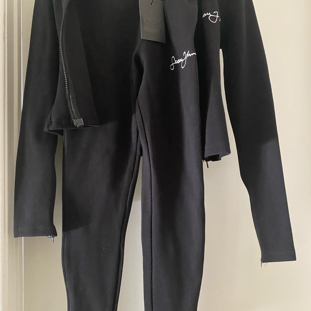 New!!! Sean John. Two piece.